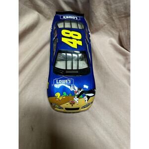 Jimmie Johnson action series1/24 scale#48 Lowe’s Looney Tunes Stock Car 2002